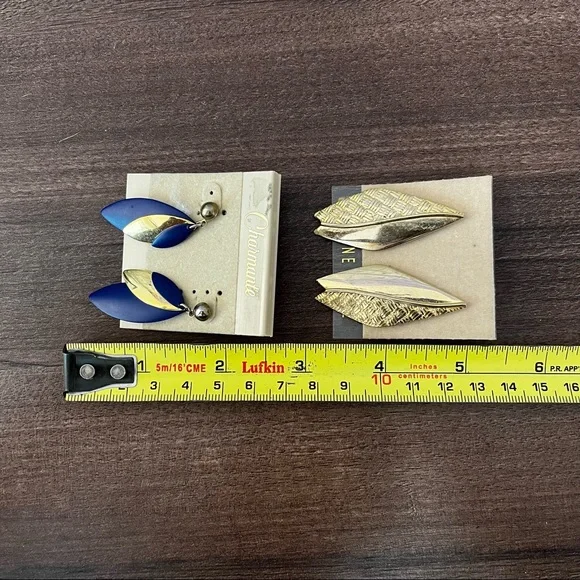 3/$30 | Vintage 2 Pairs Of Gold Earrings - Picture 11 of 11